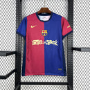 Camisa Barcelona Travis Scott Home 24/25 - Azul e Vermelha - Lançamento